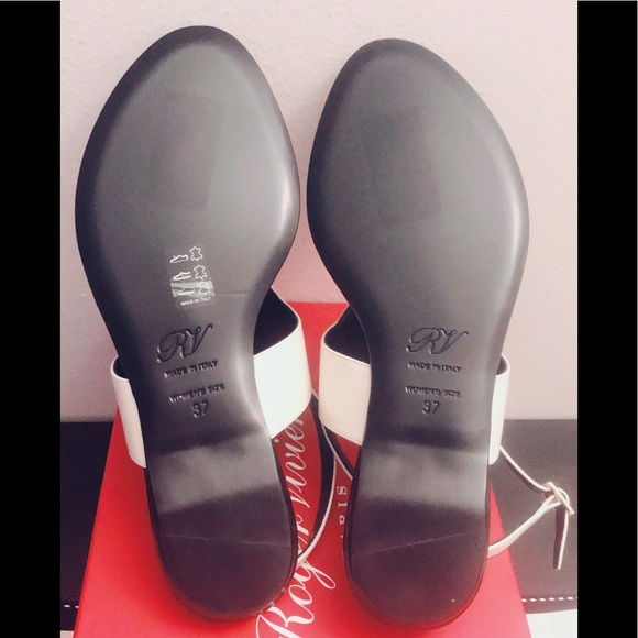 💐ROGER VIVIER💕 Round Buckle Leather Thong Sandal - Picture 3 of 8